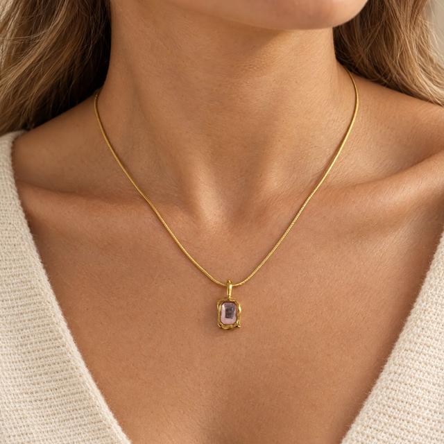 How to Layer Gold Necklaces: A Simple Guide to Effortless Style